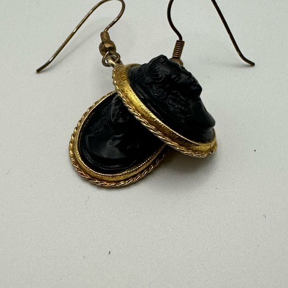 Black Cameo-style Earrings. Vintage. - Picture 8 of 8